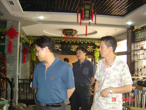 2006年10月，國家團(tuán)中央青工處處長肖鳳利等視察蕭氏集團(tuán).jpg