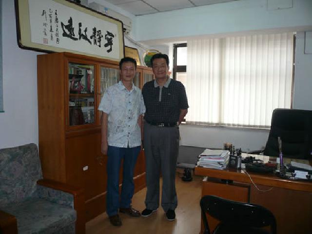 在中茶協(xié)副會長王慶辦公室留影