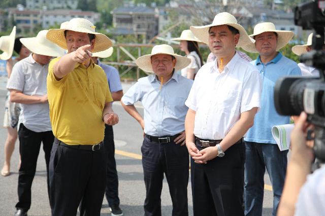 宜昌市市長到蕭氏調(diào)研二期建設(shè)情況